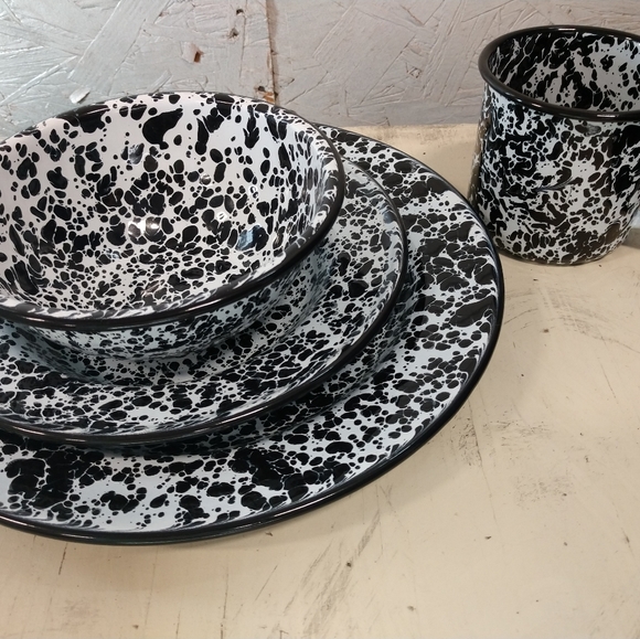 Enamelware - Picture 3 of 4